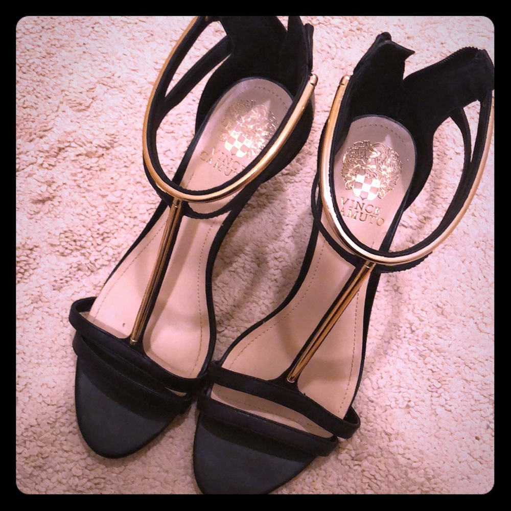 Vince Camuto low black heels